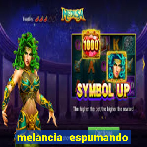 melancia espumando melancia saindo espuma