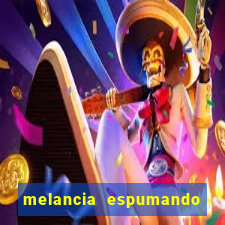 melancia espumando melancia saindo espuma