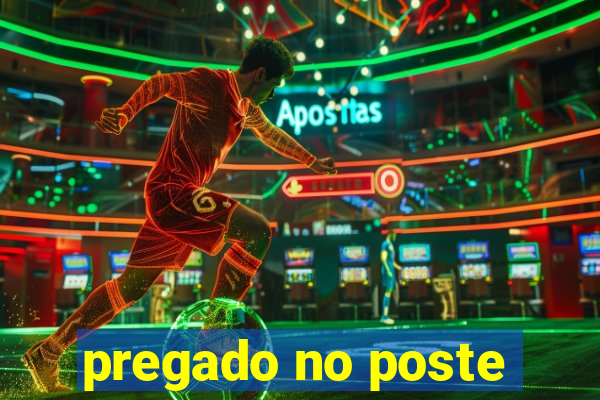 pregado no poste